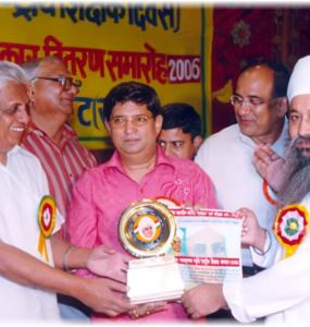 Dr. Davinder Singh receives the Dr S Radhakrishnan Memorial National Teachers Award on Teachers’ Day