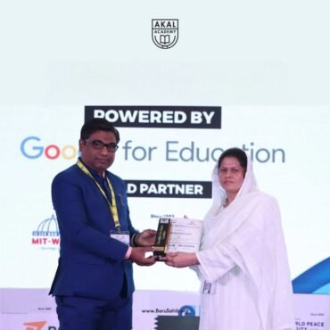 Principal of Akal Academy Dadehar Sahib honoured with Rabindranath Tagore National Principal Award