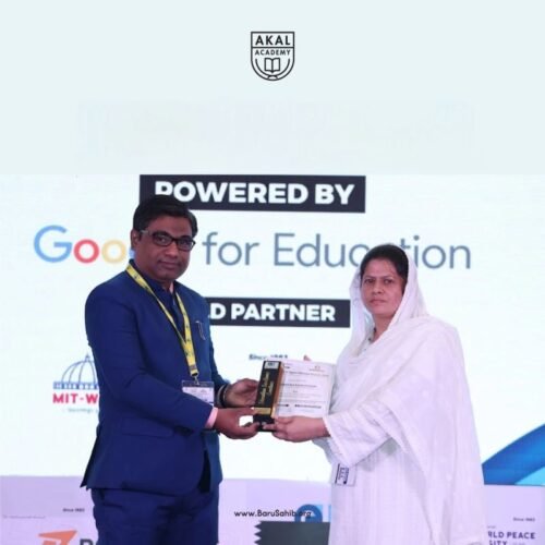 Principal of Akal Academy Dadehar Sahib honoured with Rabindranath Tagore National Principal Award