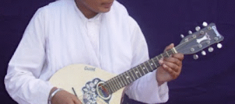 Singing in the Sunshine – stepping in the sail