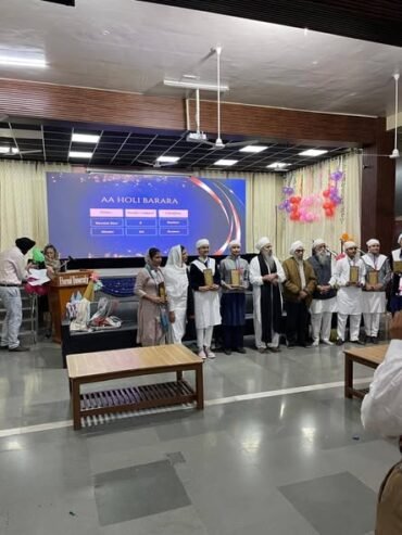 Proud Moment – Ravneet Kaur Shines as CBSE Topper from Akal Academy Holi Barara!