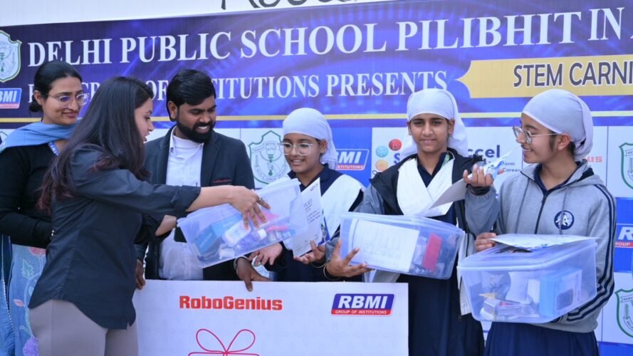 Akal Academy Gomtipul Shines at STEM Carnival 6.0 with AI Robotics Innovation